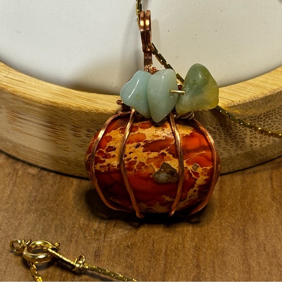 Pumpkin wire wrapped pendant, artisan handmade. - Picture 5 of 5